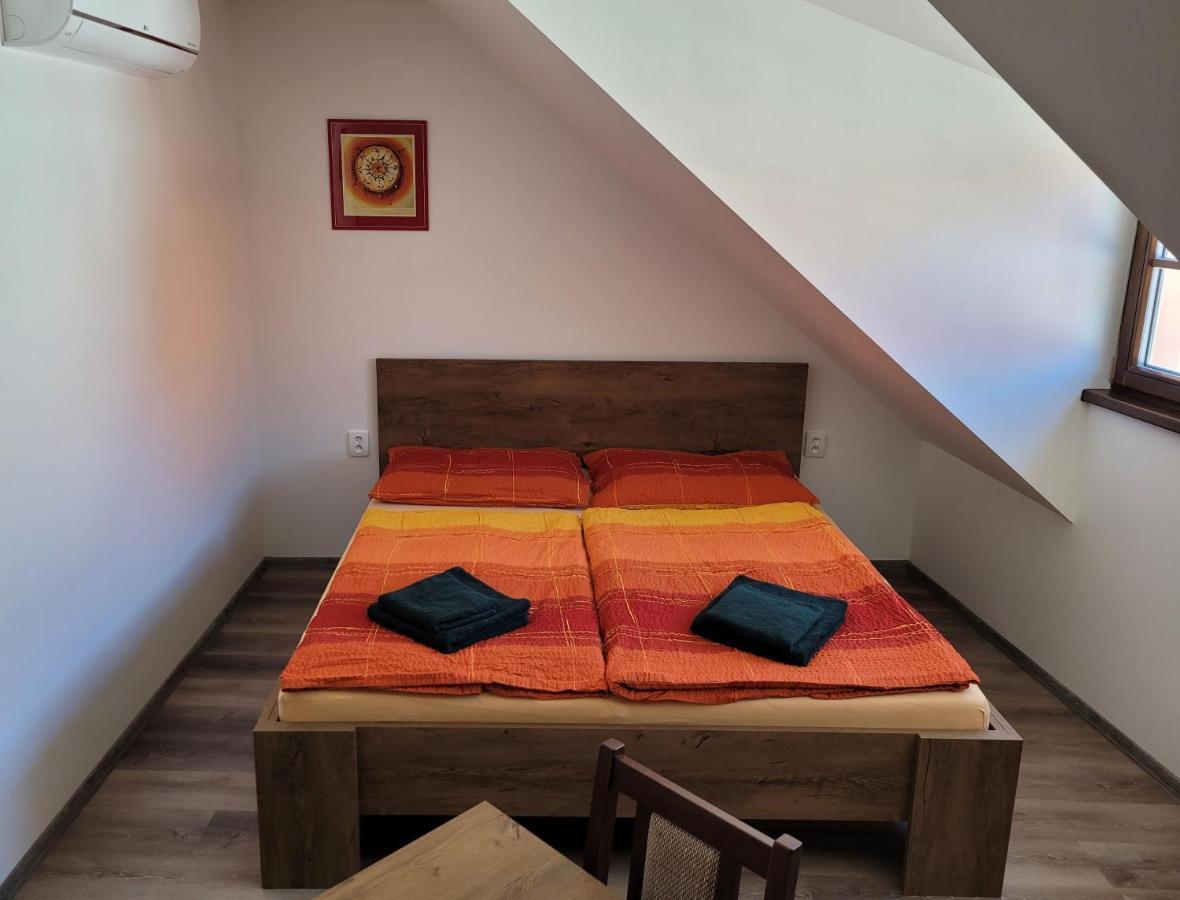 Penzion A Wellness U Trebonske Madony Bagian luar foto