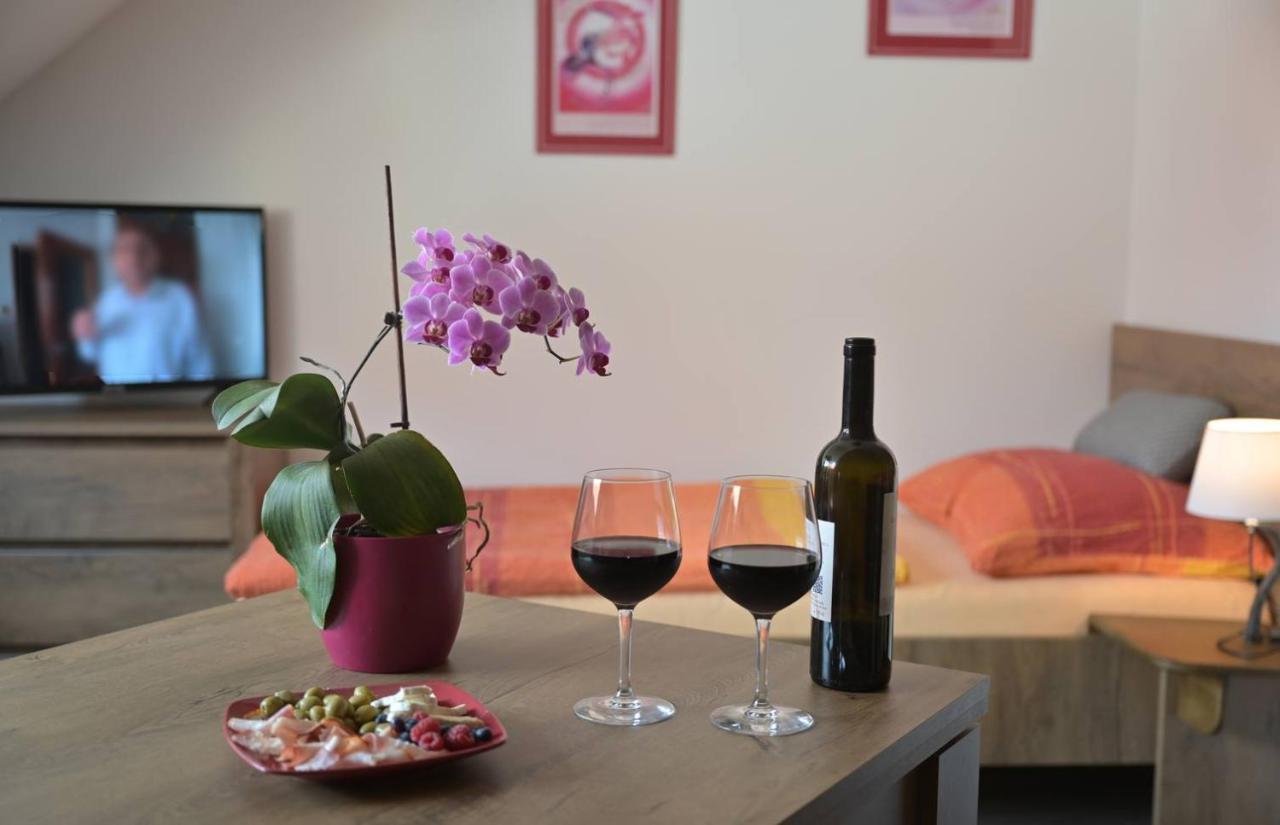 Penzion A Wellness U Trebonske Madony Bagian luar foto